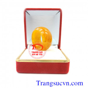 Nhẫn ngọc cẩm thạch màu vàng,nhẫn ngọc ngón cái,nhẫn ngọc vàng,nhẫn đá màu vàng,nhẫn đeo ngón trỏ,nhẫn nam ngọc đẹp,nhẫn giá tốt,nhan jadeite, nhẫn nam,nhẫn vàng,nhẫn theo mệnh