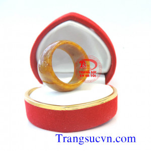 Nhẫn cẩm thạch vàng sẫm
