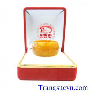 Nhẫn ngọc màu vàng