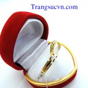 Nhẫn cưới vàng tây