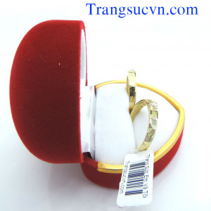 Nhẫn cưới nhỏ nhắn