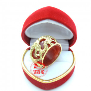 Nhẫn ngọc đỏ rồng
