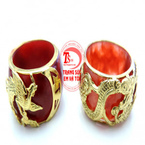 Nhẫn ngọc đỏ rồng