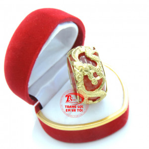 Nhẫn ngọc đỏ rồng