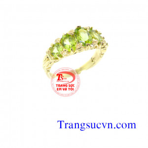 Nhẫn peridot vàng