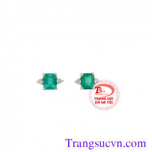 Bông tai vàng trắng emerald đẹp được coi là bùa hộ mệnh đem lại may mắn, sức khoẻ, thành công