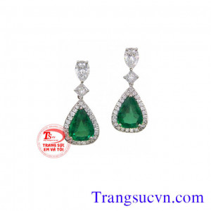 Emerald bông tai vàng tây là một trong những sản phẩm được phái đẹp yêu thích và lựa chọn. 