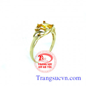 Nhẫn nữ đá saphire vàng vuông