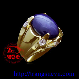Nhẫn nam đá saphir Với chiếc Nhẫn nam đá saphir thiên nhiên cùng vàng tây theo tiêu chuẩn quốc tế với độ bóng cao,đá quý saphir vàng tây cho nam đẹp
