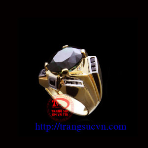 Với chiếc Saphir nhẫn nam quyền lực cùng nhiều viên đá saphir chính và đá saphir chính to và đẹp sang trong cho phái mạnh