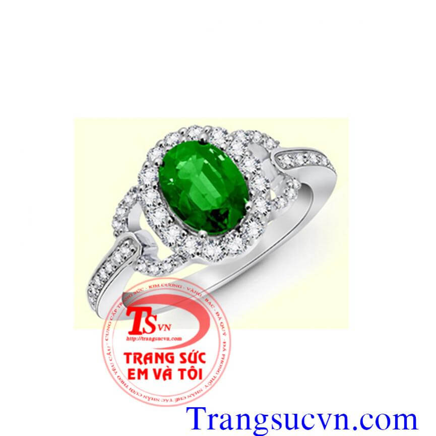 Nhẫn nữ gắn đá emerald sang trọng