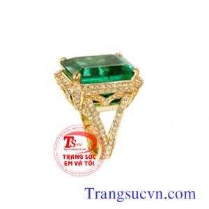 Nhẫn vàng gắn đá Emeral
