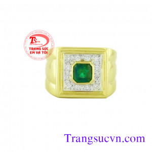 Nhẫn nam được thiết kế đầy ý nghĩa với 1 viên đá emerald ở giữa tượng trưng cho mặt trời