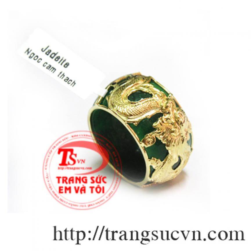 Nhẫn jadeite bọc vàng