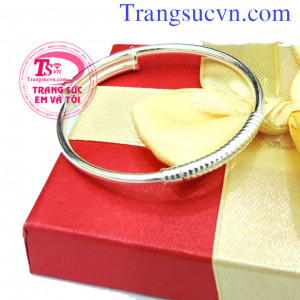 Lắc bạc quấn tròn,Thông tin về giá lắc bạc cho trẻ em và Giá trên từng chiếc lắc tay có chuông hay lắc trơn,có nhiều kích cỡ cho bạn lựa chọn, bạc ta 999