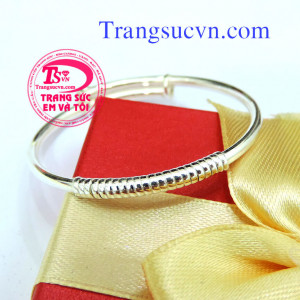 Lắc bạc quấn tròn,Thông tin về giá lắc bạc cho trẻ em và Giá trên từng chiếc lắc tay có chuông hay lắc trơn,có nhiều kích cỡ cho bạn lựa chọn, bạc ta 999