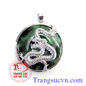 Mặt dây rồng vàng trắng Mặt dây rồng vàng trắng vàng tây 18k (75%Au) được chạm khắc hình rồng vàng tinh xảo  Loại sản phẩm: Mặt dây chuyền nam vàng tây  Thương hiệu: Trang Sức Em Và Tôi  Kiểu chế tác: Rồng vàng trắng ôm ngọc  Loại vàng: Vàng 18k (75%Au)  