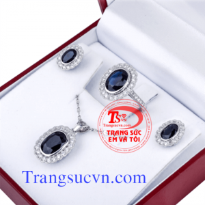 Bộ trang sức đá quý saphir quý phái vàng 18k giao hàng trên toàn quốc.