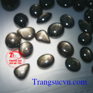 Đá Sapphire sao đen