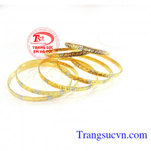 Vòng tay 7 chiếc được đeo theo rất cần sự kiên trì nó như một thú chơi vòng cao quý theo chu kỳ 7 ngày trong 1 tuần tạo