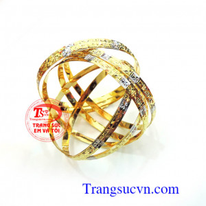 Vòng tuần tuyệt đẹp tự nhiên nơi cổ tay duyên dáng