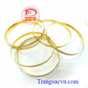 Vòng tuần với nhiều kiểu chế tác đẹp đường nét hoa văn đa dạng và phong phú nhằm làm tôn lên vẻ đẹp quyến rũ khi đeo