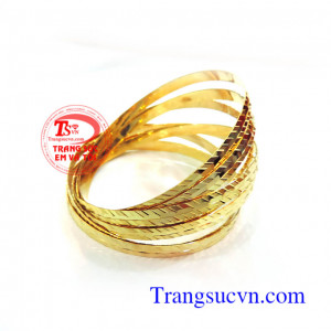 Vòng tuần 7 chiếc vàng tây Bán vòng tuần với nhiều kiểu chế tác đẹp đường nét hoa văn đa dạng và phong phú nhằm làm tôn lên vẻ đẹp quyến rũ khi đeo