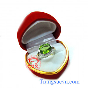 Nhẫn nữ vàng trắng đá xanh lá peridot thiên nhiên vàng trắng 18k(750)nhẫn nữ mệnh hỏa và nhẫn mệnh mộc,đá xanh trong suốt bảo hành 1 năm có kiểm đinhh