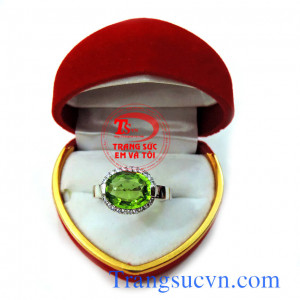 Nhẫn nữ vàng trắng đá xanh lá peridot thiên nhiên vàng trắng 18k(750)nhẫn nữ mệnh hỏa và nhẫn mệnh mộc,đá xanh trong suốt bảo hành 1 năm có kiểm đinhh