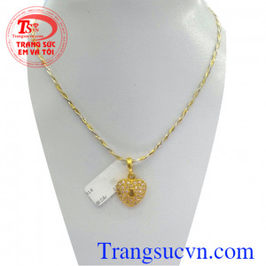 Bộ mặt dây chuyền trái tim vàng tây đẹp dành cho nữ, đeo bộ mặt rây trái tim kết hợp cùng trang phục công sở hoặc váy đều đẹp.