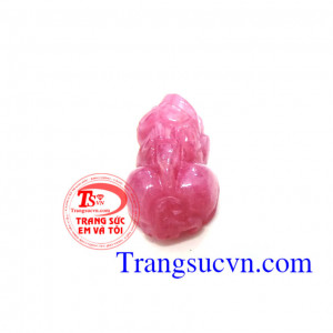 Tỳ hưu ruby hồng ngọc tỳ hưu có tính thu tích của cái và chỉ có năm không có đào thải,nên được mọi người ưa chuộng làm trang sức đem bên mình và đặt trong két sắt