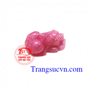Tỳ hưu ruby hồng ngọc tỳ hưu có tính thu tích của cái và chỉ có năm không có đào thải,nên được mọi người ưa chuộng làm trang sức đem bên mình và đặt trong két sắt