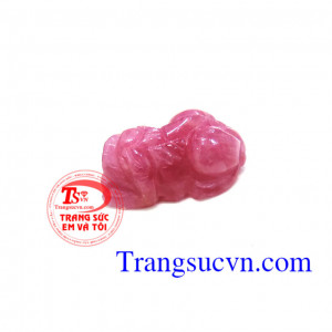Tỳ hưu ruby hồng ngọc tỳ hưu có tính thu tích của cái và chỉ có năm không có đào thải,nên được mọi người ưa chuộng làm trang sức đem bên mình và đặt trong két sắt