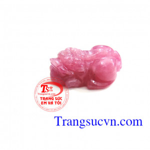 Tỳ hưu hồng ngọc Ruby được biết là loại đá có giá trị cao, tỳ hưu ruby hồng tím tương ứng với các loại tỳ hưu ruby, tỳ hưu ngọc bích đỏ Tỳ hưu hồng ngọc