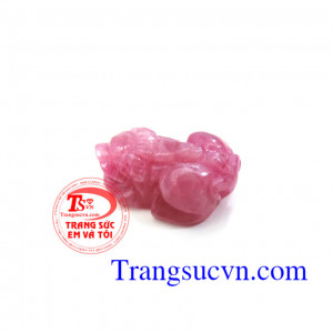 Tỳ hưu hồng ngọc Ruby được biết là loại đá có giá trị cao, tỳ hưu ruby hồng tím tương ứng với các loại tỳ hưu ruby, tỳ hưu ngọc bích đỏ Tỳ hưu hồng ngọc