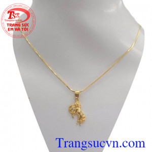 Bộ trang sức tuổi ngọ dành cho nữ phù hợp làm quà tặng,dịp sinh nhật và lễ tết. Bộ trang sức tuổi ngọ là sự kết hợp dây chuyền và mặt dây đảm bảo chất lượng vàng chuẩn.