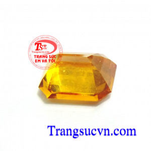 Sapphire vàng chữ nhật 3,65Ct Loại đá quý: Sapphire Vàng thiên nhiên Số lượng: 01 Viên Kích thước: 10.00 x 7.90 / 4.50 mm Trọng lượng: 3,65 Carat Màu sắc: Vàng da cam