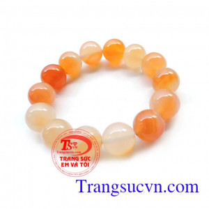 Chiếc chuỗi tay mã não