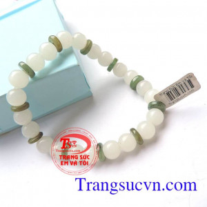 Chuỗi mã não trắng điệu   Loại sản phẩm: Vòng tay đá dạng hạt sâu thành chuỗi  Phù hợp: Phù hợp với mọi lứa tuổi, hợp thời trang và trang phục  Loại đá: Đã mã não thiên nhiên