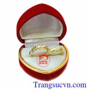 Nhẫn cưới là vật không thể thiếu trong ngày lễ trọng đại. Cặp nhẫn cưới vàng giá rẻ