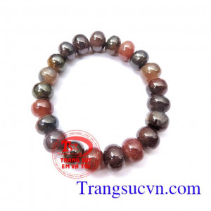 Chuỗi sapphire thiên nhiên   Loại sản phẩm: Vòng tay đá dạng hạt xâu thành chuỗi  Phù hợp với mọi lứa tuổi, hợp thời trang và trang phục  Loại đá: Sapphire thiên nhiên  Màu sắc đá: Tím - hồng - Xám - nâu vàng  Kích thước hat: 10 -11.5 mm  Số lượng hạt: 21