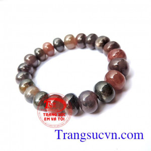 Chuỗi sapphire thiên nhiên   Loại sản phẩm: Vòng tay đá dạng hạt xâu thành chuỗi  Phù hợp với mọi lứa tuổi, hợp thời trang và trang phục  Loại đá: Sapphire thiên nhiên  Màu sắc đá: Tím - hồng - Xám - nâu vàng  Kích thước hat: 10 -11.5 mm  Số lượng hạt: 21