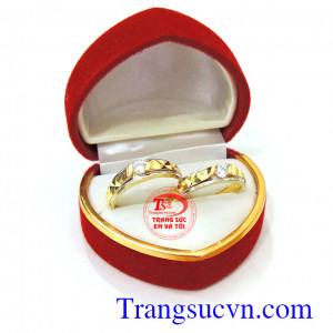 Nhẫn cưới giá rẻ vàng tây Loại sản phẩm: Nhẫn cưới giá rẻ  Thương hiệu: Trang Sức Em Và Tôi  Kiểu chế tác: Nhẫn cưới vàng giá rẻ đẹp sang trọng kinh tế cho đôi bạn trẻ.