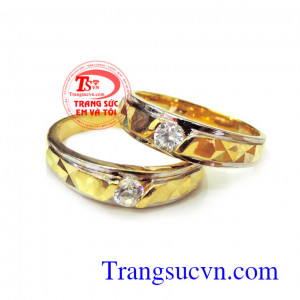 Nhẫn cưới giá rẻ vàng tây Loại sản phẩm: Nhẫn cưới giá rẻ  Thương hiệu: Trang Sức Em Và Tôi  Kiểu chế tác: Nhẫn cưới vàng giá rẻ đẹp sang trọng kinh tế cho đôi bạn trẻ.