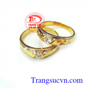 Nhẫn cưới giá rẻ vàng tây Loại sản phẩm: Nhẫn cưới giá rẻ  Thương hiệu: Trang Sức Em Và Tôi  Kiểu chế tác: Nhẫn cưới vàng giá rẻ đẹp sang trọng kinh tế cho đôi bạn trẻ.