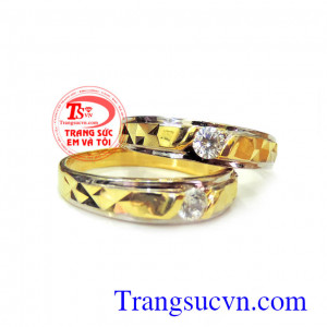 Nhẫn cưới giá rẻ vàng tây Loại sản phẩm: Nhẫn cưới giá rẻ  Thương hiệu: Trang Sức Em Và Tôi  Kiểu chế tác: Nhẫn cưới vàng giá rẻ đẹp sang trọng kinh tế cho đôi bạn trẻ.