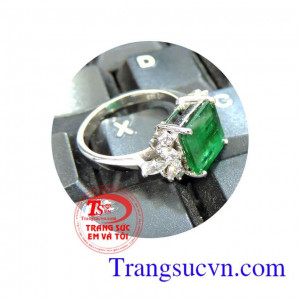 Nhẫn nữ gắn đá xanh mệnh hỏa