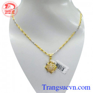 Bộ mặt nữ dây chuyền vàng Bộ trang sức nữ vàng quà tặng cho chị em phụ nữ trong các dịp lễ tết và ngày sinh nhật,ngày kỷ niệm món quà ý nghĩa,dây chuyền và mặt dây chất lượng đảm bảo,Sang trọng và quý phái hợp thời trang.