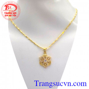 Bộ trang sức nữ vàng quà tặng cho chị em phụ nữ trong các dịp lễ tết và ngày sinh nhật,ngày kỷ niệm món quà ý nghĩa,dây chuyền và mặt dây chất lượng đảm bảo,Sang trọng v&agr