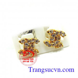 Hoa tai đẹp vàng tây được chế tác tinh xảo, hợp thời trang.